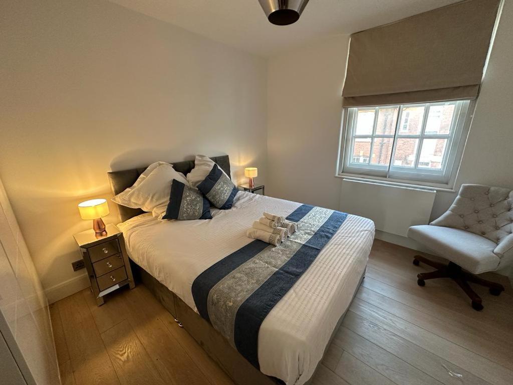 Charming Chelsea Two Bedroom Next To Kings Road! Apartment London